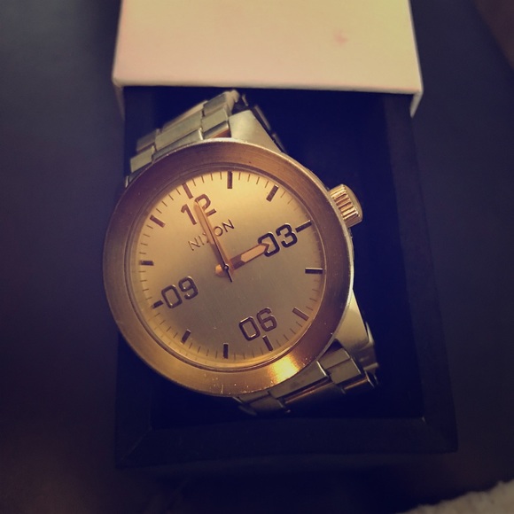 Gold Nixon watch - Picture 1 of 2